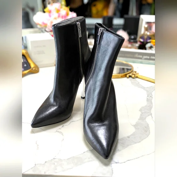 Michael Kors Elegant Black Leather Ankle Boots Size 7 - Picture 1 of 9